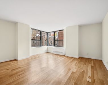 West 87th Street - Photo Thumbnail 1