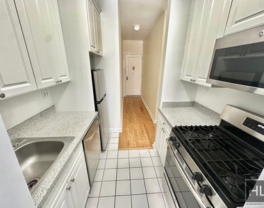 West 10th Street - Photo Thumbnail 3