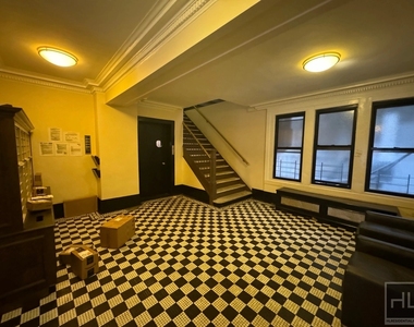 West 10th Street - Photo Thumbnail 5