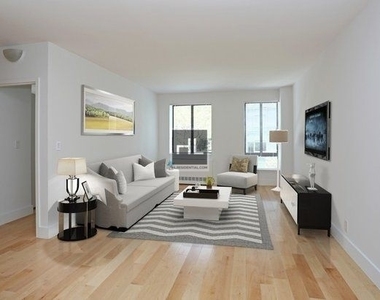 West 53 Street - Photo Thumbnail 2