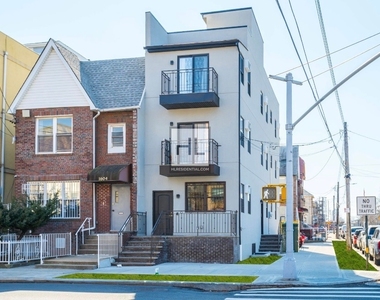 East 16th Street - Photo Thumbnail 6