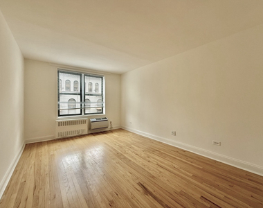 West 16th Street - Photo Thumbnail 4