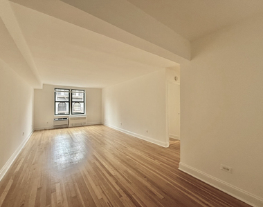 West 16th Street - Photo Thumbnail 1
