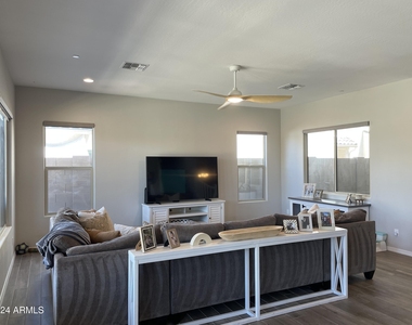 13158 W Brookhart Way - Photo Thumbnail 6