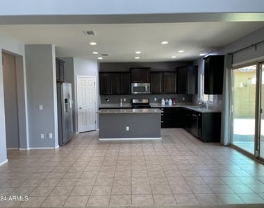 17560 W Lilac Street - Photo Thumbnail 12