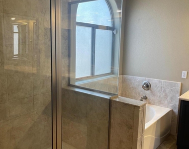 6668 W Rose Garden Lane - Photo Thumbnail 15