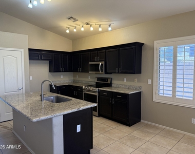 6668 W Rose Garden Lane - Photo Thumbnail 5