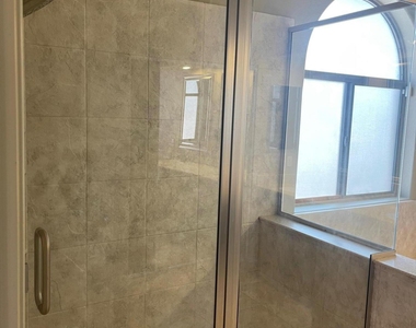 6668 W Rose Garden Lane - Photo Thumbnail 13