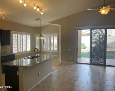 6668 W Rose Garden Lane - Photo Thumbnail 4