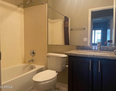 6668 W Rose Garden Lane - Photo Thumbnail 7