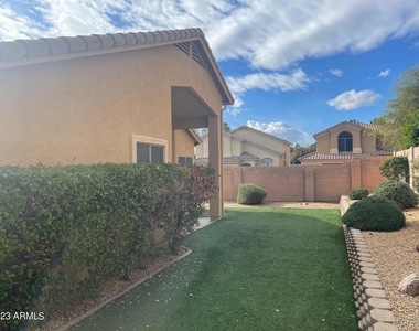 6668 W Rose Garden Lane - Photo Thumbnail 18
