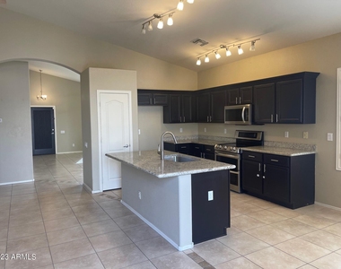 6668 W Rose Garden Lane - Photo Thumbnail 2