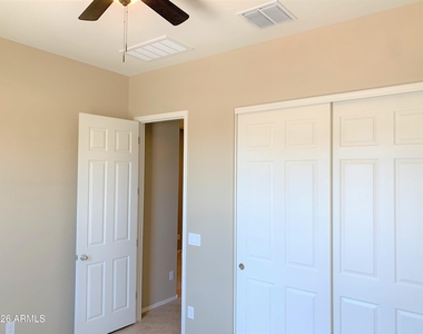 14306 W Voltaire Street - Photo Thumbnail 9