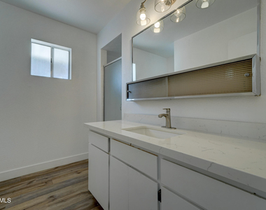709 W 2nd Place - Photo Thumbnail 18