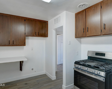 709 W 2nd Place - Photo Thumbnail 12