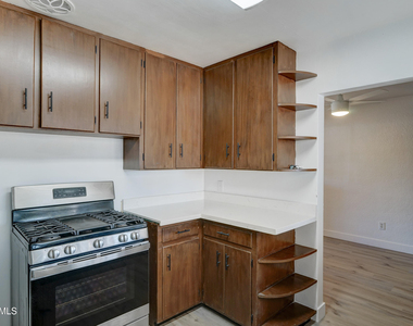 709 W 2nd Place - Photo Thumbnail 11