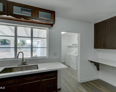 709 W 2nd Place - Photo Thumbnail 9