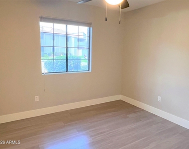 533 W Guadalupe Road - Photo Thumbnail 10