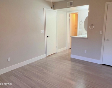 533 W Guadalupe Road - Photo Thumbnail 12