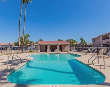 533 W Guadalupe Road - Photo Thumbnail 16