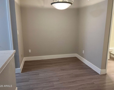 533 W Guadalupe Road - Photo Thumbnail 8