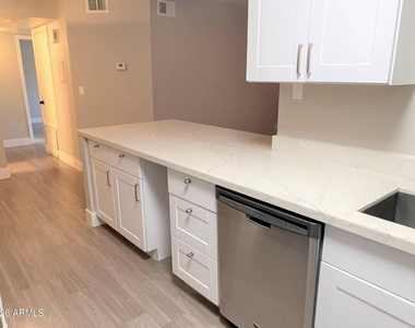 533 W Guadalupe Road - Photo Thumbnail 6