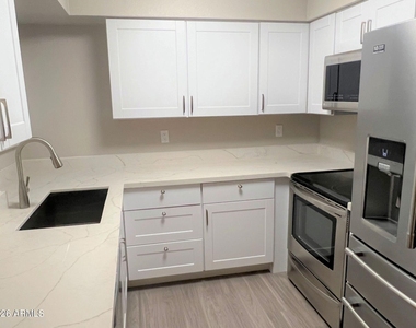 533 W Guadalupe Road - Photo Thumbnail 4