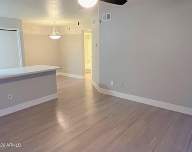 533 W Guadalupe Road - Photo Thumbnail 2