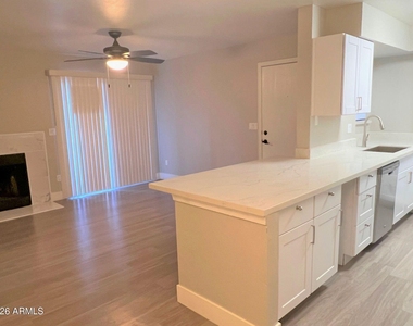 533 W Guadalupe Road - Photo Thumbnail 7