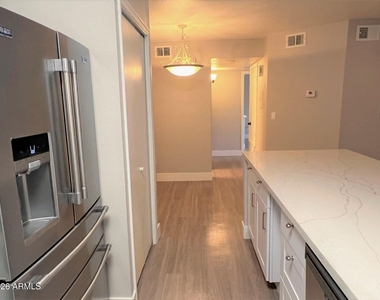 533 W Guadalupe Road - Photo Thumbnail 5
