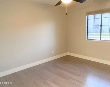 533 W Guadalupe Road - Photo Thumbnail 11