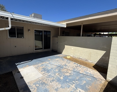 10537 W Coggins Drive - Photo Thumbnail 13