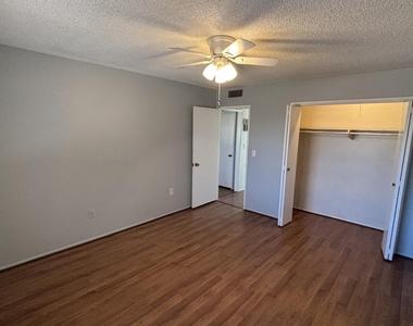 10537 W Coggins Drive - Photo Thumbnail 8