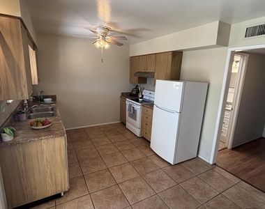 10537 W Coggins Drive - Photo Thumbnail 4