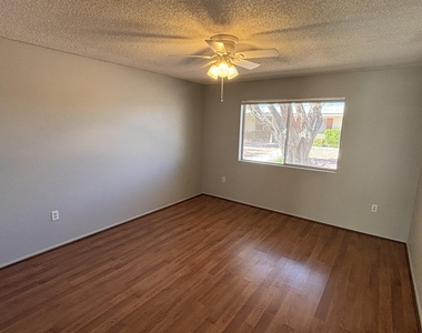 10537 W Coggins Drive - Photo Thumbnail 7
