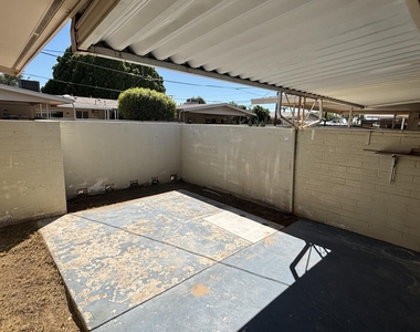10537 W Coggins Drive - Photo Thumbnail 12