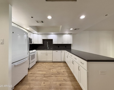 7850 E Camelback Road - Photo Thumbnail 1