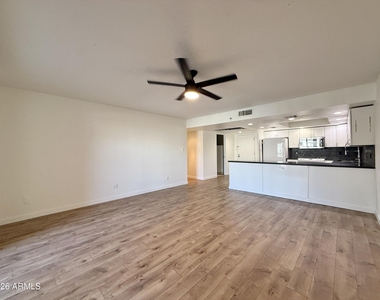 7850 E Camelback Road - Photo Thumbnail 5