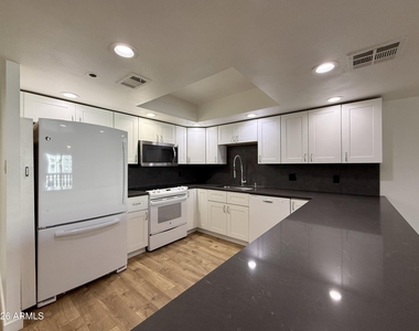 7850 E Camelback Road - Photo Thumbnail 2