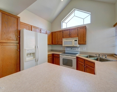 1633 E Lakeside Drive - Photo Thumbnail 9