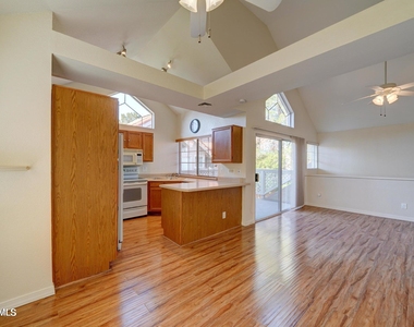 1633 E Lakeside Drive - Photo Thumbnail 10