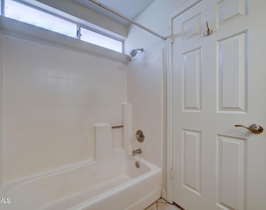 1633 E Lakeside Drive - Photo Thumbnail 13