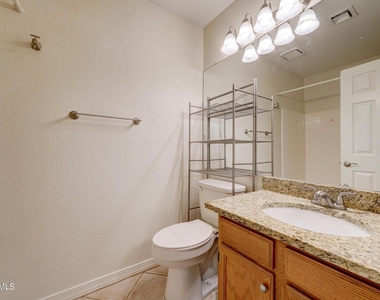 1633 E Lakeside Drive - Photo Thumbnail 17