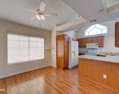 1633 E Lakeside Drive - Photo Thumbnail 7