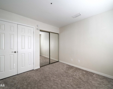 1633 E Lakeside Drive - Photo Thumbnail 15