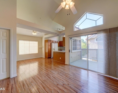 1633 E Lakeside Drive - Photo Thumbnail 6