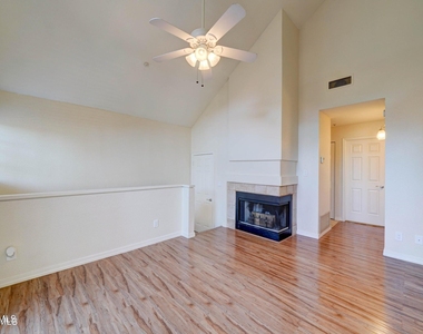 1633 E Lakeside Drive - Photo Thumbnail 5