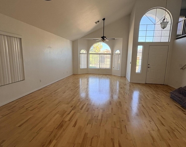 1561 W Cindy Street - Photo Thumbnail 3