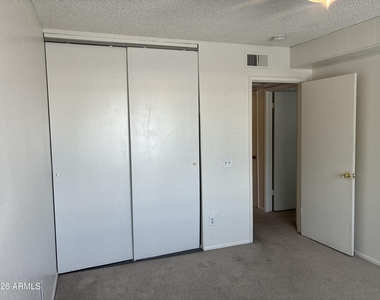 6009 W Townley Avenue - Photo Thumbnail 17