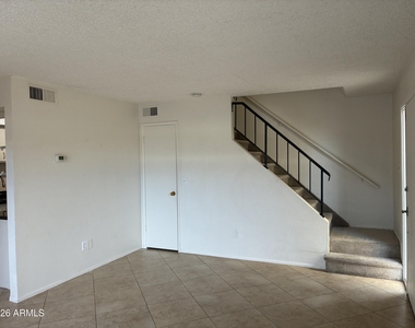 6009 W Townley Avenue - Photo Thumbnail 4